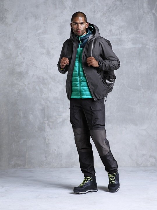 Roupas esportivas da coleção H&M de sapatos masculinos de 2014