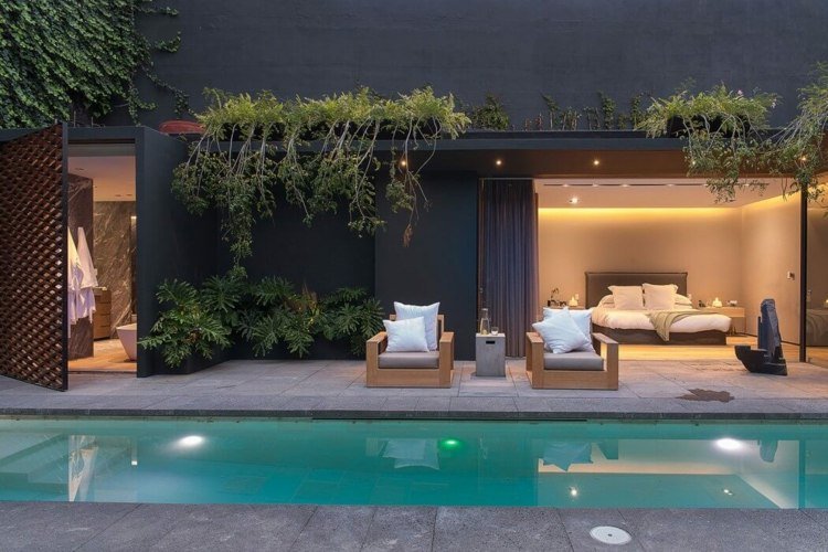 piscina móveis poltronas banheiro quarto iluminação jardim no telhado