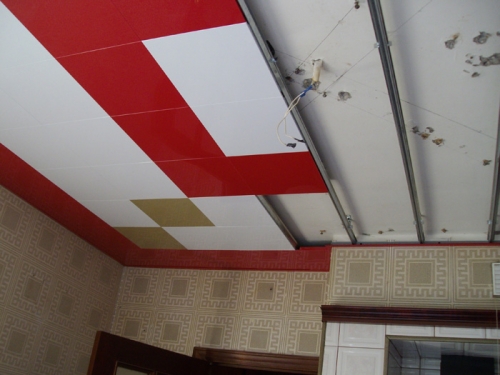 Installation af et kassetteloft med et lukket system