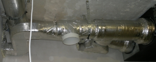 Fastgørelse af ventilationskanaler med klemmer