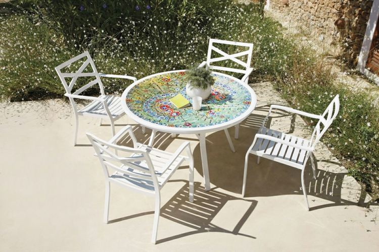 Mosaic-garden-mosaic-table-design-ideas