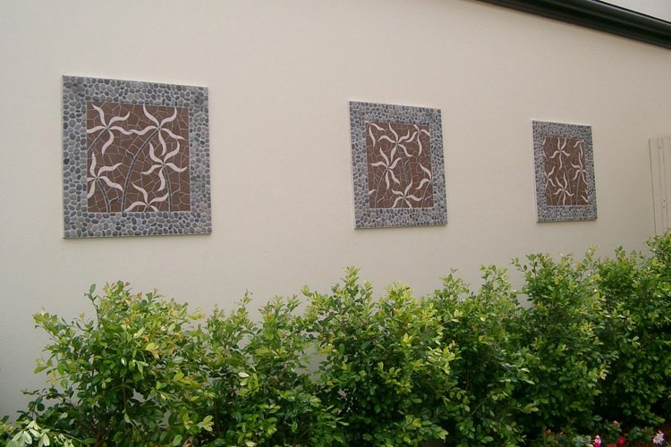 Mosaico-jardim-parede-concreto-motivos-natureza-embelezar