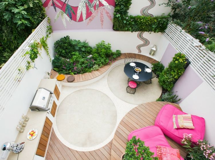 Mosaic-garden-ideas-concrete-wall-beautify-small-terrace