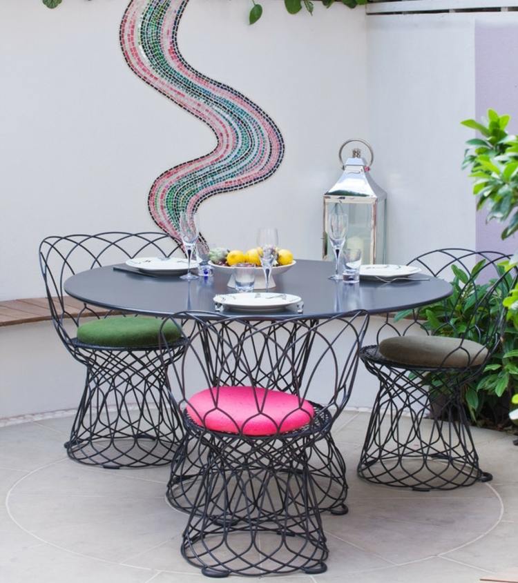 Mosaico-jardim-concreto-parede-azulejos-embelezar-ideias-terraço