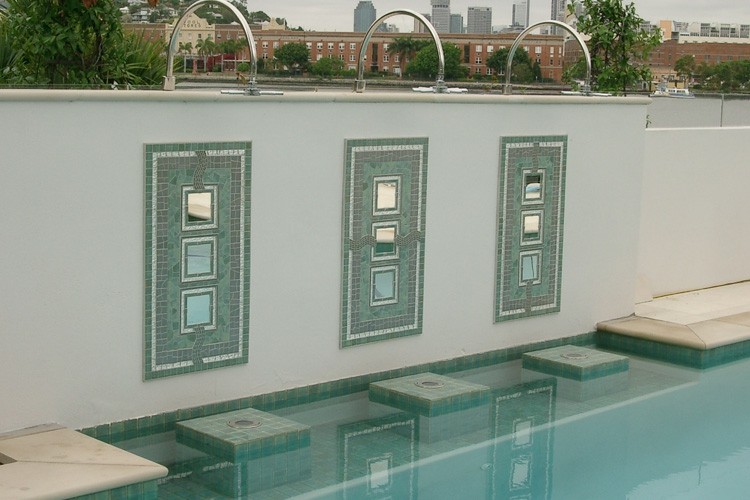 Colocação de elementos de mosaico-jardim-azulejos-piscina-água