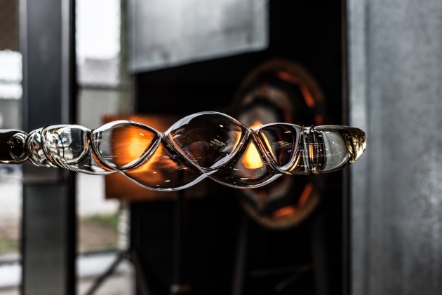 glass-soprando-studio-sasamat-pendant-light-design-metal-espiral-furtivo