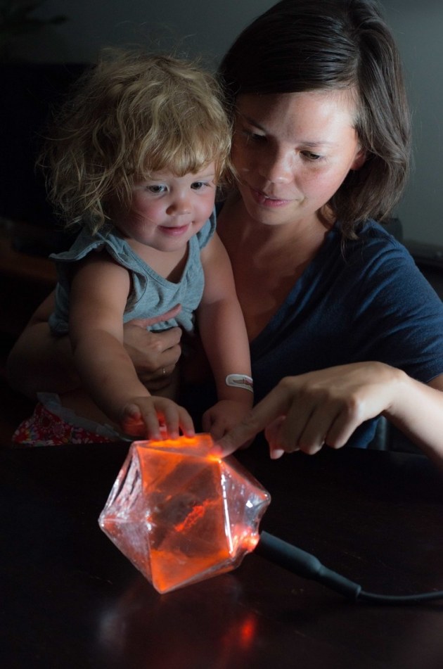Project-Crystal-Wonderland-table-and-pendant-lamp-hand-soprado-glass objects