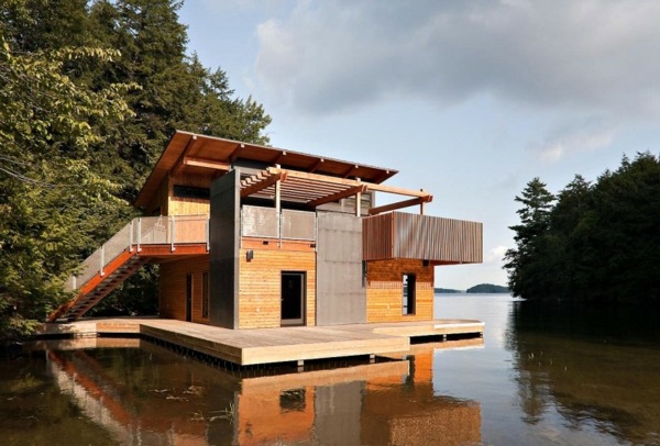 Casa no lago - fachada de madeira
