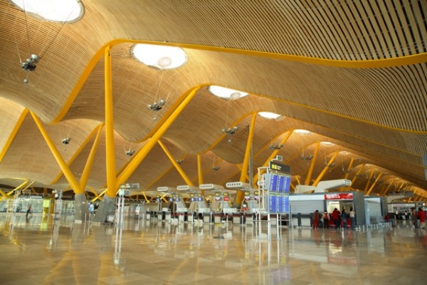 revestimento do telhado do terminal do aeroporto de Madrid de bambu Richard Rogers Parceria ripas de bambu