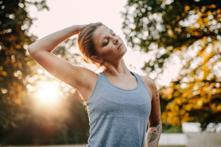 Benefícios do treinamento de ioga que exercícios para dor de pescoço