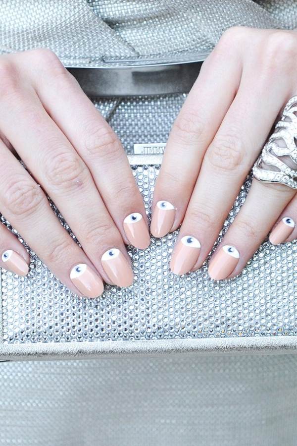 elegante-design-de-unhas-nude-cor-de-unha-branco-esmalte-tendências