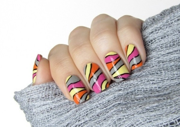 Nail-Design-impressionante-com-padrões-malucos-esmalte magnético