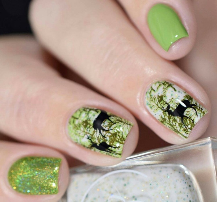 nail-design-picture-gallery-summer-deer-forest-motifs-green-white-modern