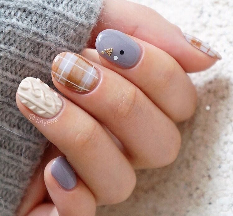 Nail-design-winter-creative-idea-knit-pattern-check pattern