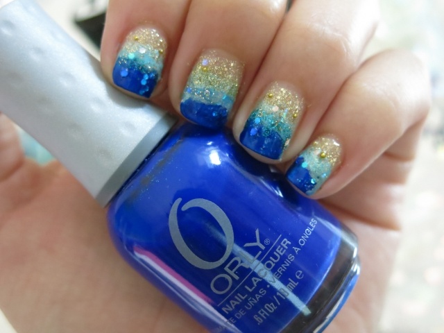 Summer-Nail-idea-ombre-effect-golden-glitter-blue