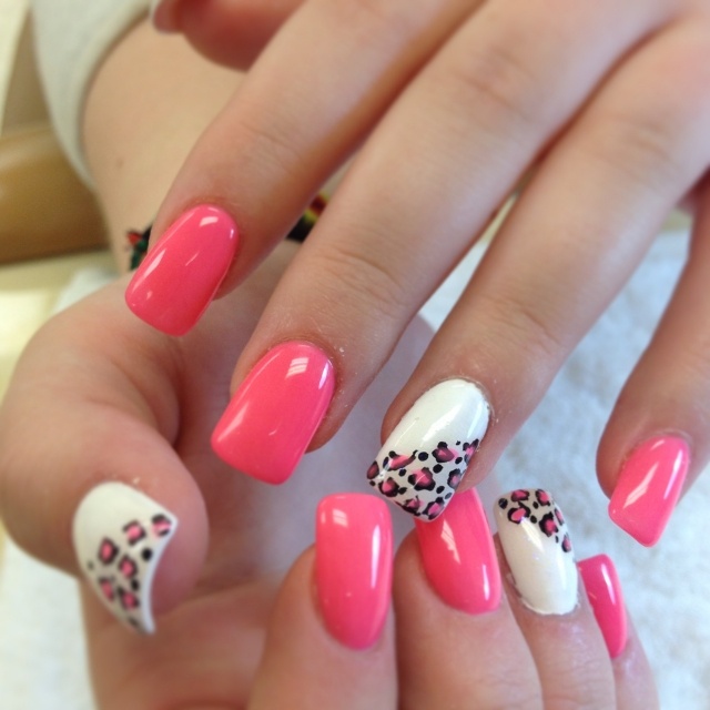 Nail-Design-Summer-leo-pattern-pink-white