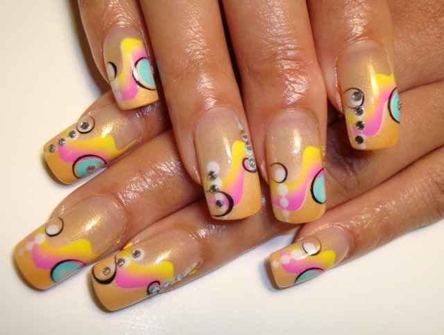 Nail-Design-Summer-idea-yellow-pink-abstract