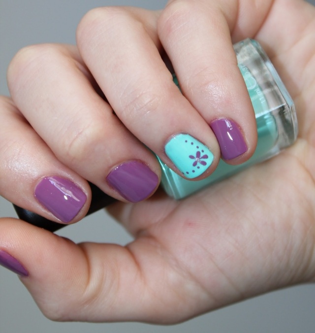 short-nail-design-idea-blue-purple-bluemchen