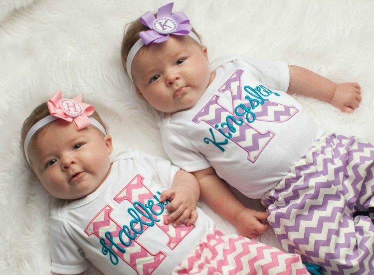 nomes-gêmeos-idênticos-meninas-bebês-roupas-idênticos-rosa-roxo-iniciais
