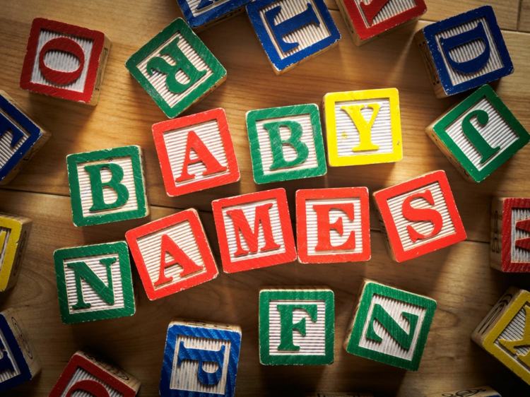 nomes-gêmeos-madeira-cubo-letras-bebê-nomes-nomeação-colorido