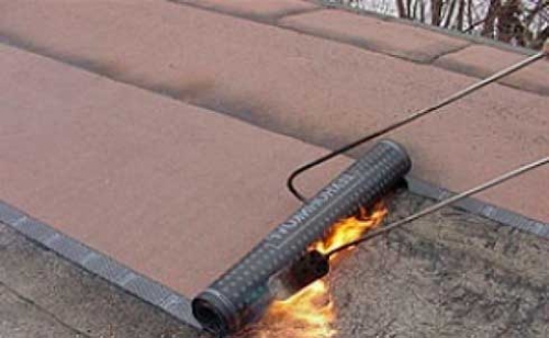 Hegesztett tetőfedés felszerelése - utasítások az anyag fektetéséhez