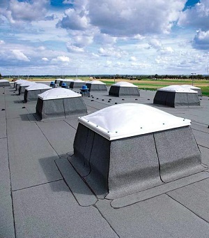 Hegesztett tető beépítése saját kezűleg-függőleges elemek és sarkok megkerülése