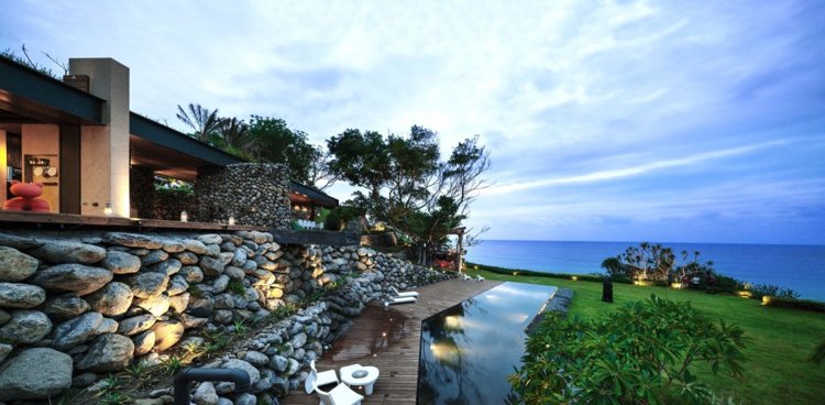 Pedras naturais e pedregulhos - arquitetura moderna - terraço - vista para o mar - piscina infinita - iluminação