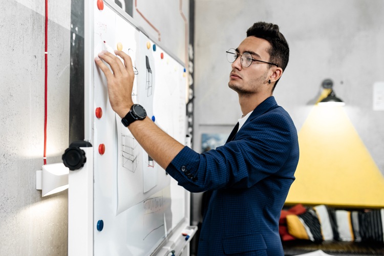 Vantagens de trabalho de placas magnéticas em um relance