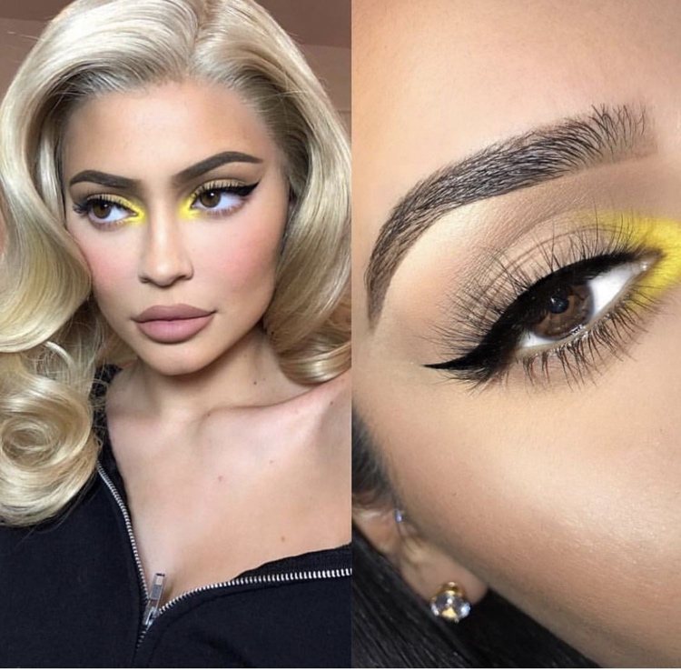 Kylie Jenner maquilhe com detalhes amarelos no canto interno do olho