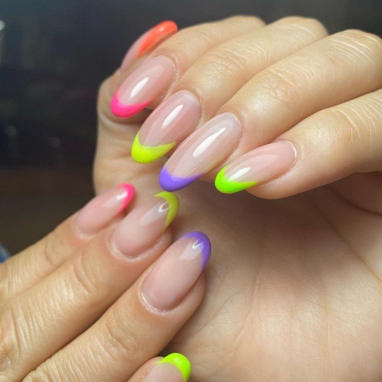 neon verão unhas francesas