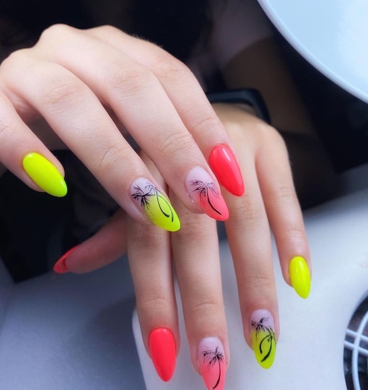 neon coral e unhas amarelas com gradiente