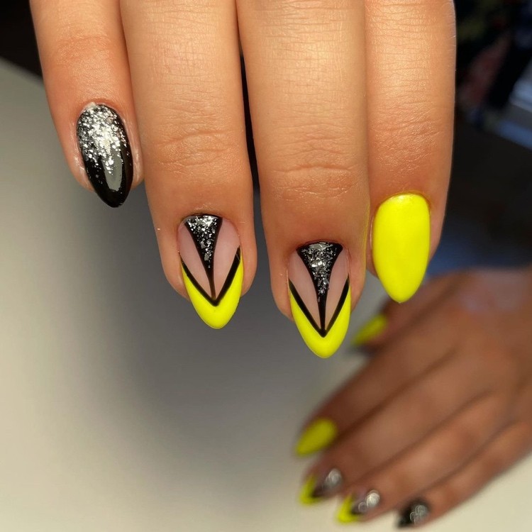 unhas neon com glitter preto e amarelo