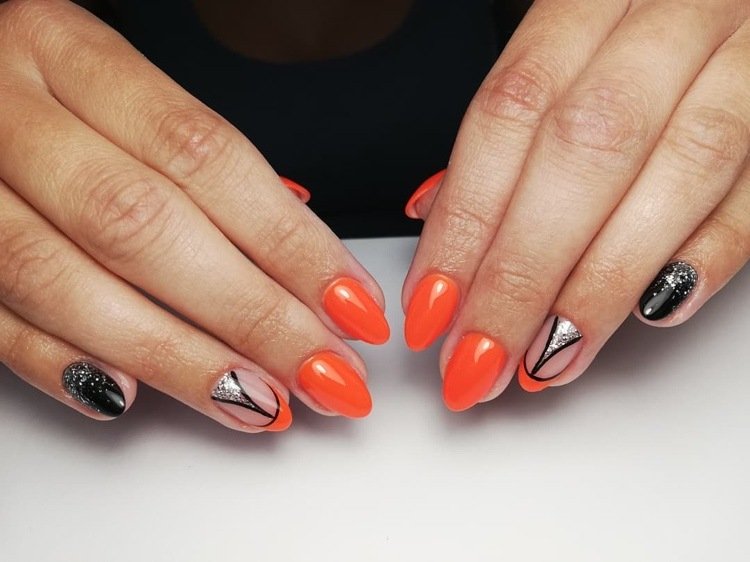 Unhas neon com laranja, glitter e preto