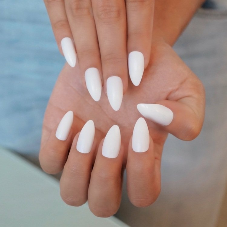 Unhas em formato de amêndoa tendências da moda unhas brancas