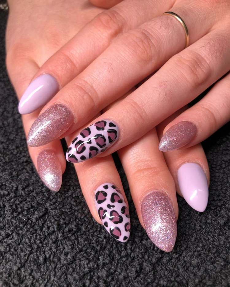 Unhas em formato de amêndoa acrílico glitter rosa esmalte desenhos de unhas com estampa de leopardo