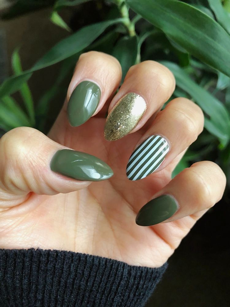 Unhas em formato de amêndoa verde azeitona esmaltes tendências da moda