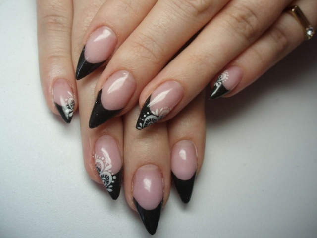 preto-branco-francês-manicure-quente