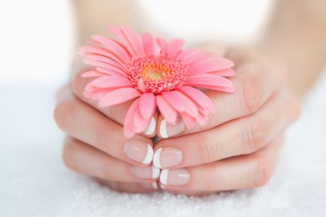 Shellac_French_Manicure-with-flower