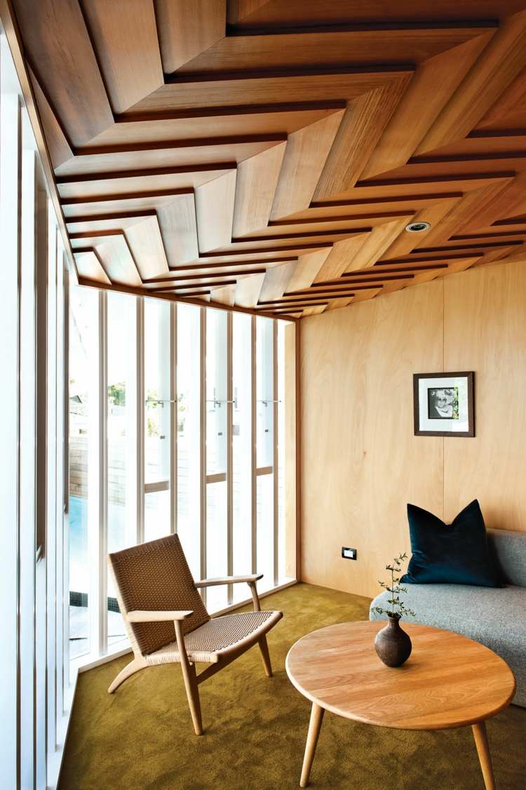 teto baixo original-madeira-design-parede de vidro-mesa de madeira redonda