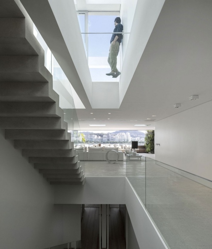 open-space-design-escadaria-modernista-interior-urca-residência-rio