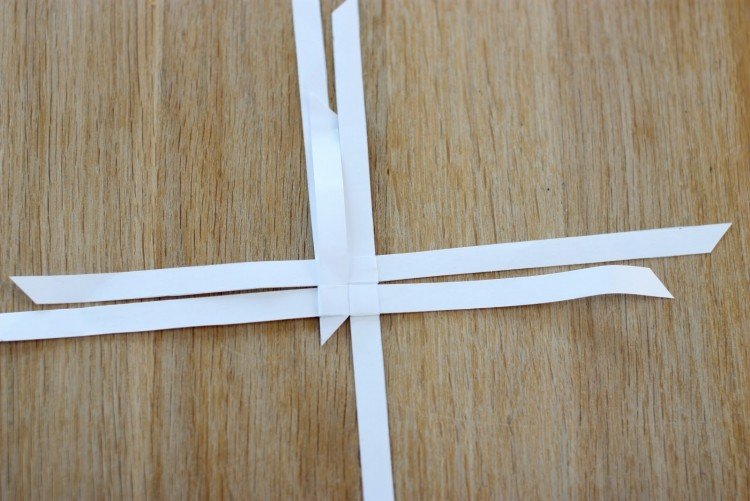 origami-natal-estrela-dobramento-instruções-froebelstern-fold-white-paper-stripes