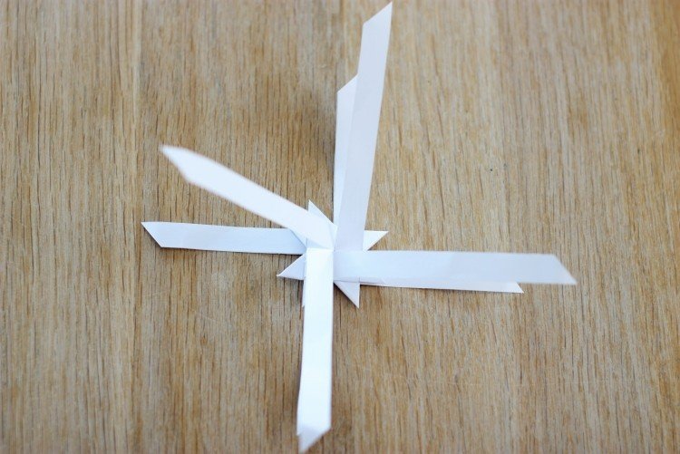 origami-natal-estrela-dobrar-instruções-froebelstern-quadrado-dobrar-listras-pull-through-white-paper origami