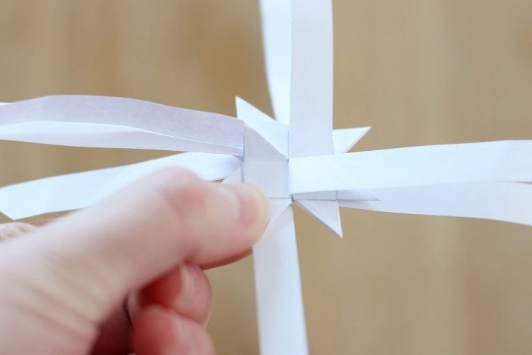 origami-natal-estrela-dobramento-instruções-froebelstern-fold-pull-through-stripes-white-paper
