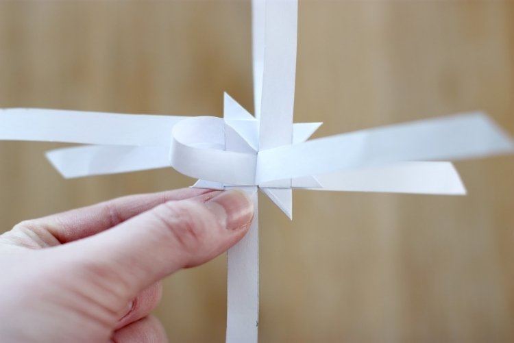 origami-natal-estrela-dobramento-instruções-froebelstern-diy-listras-papel-dobramento-natal-decorações