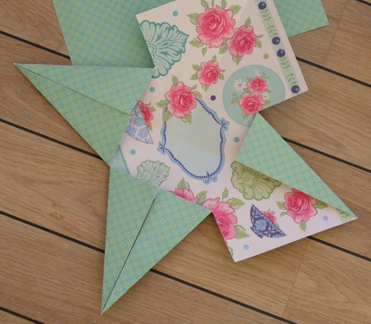origami-natal-estrela-dobramento-instruções-3d-efeito-denteado-papelão-decoração-papel