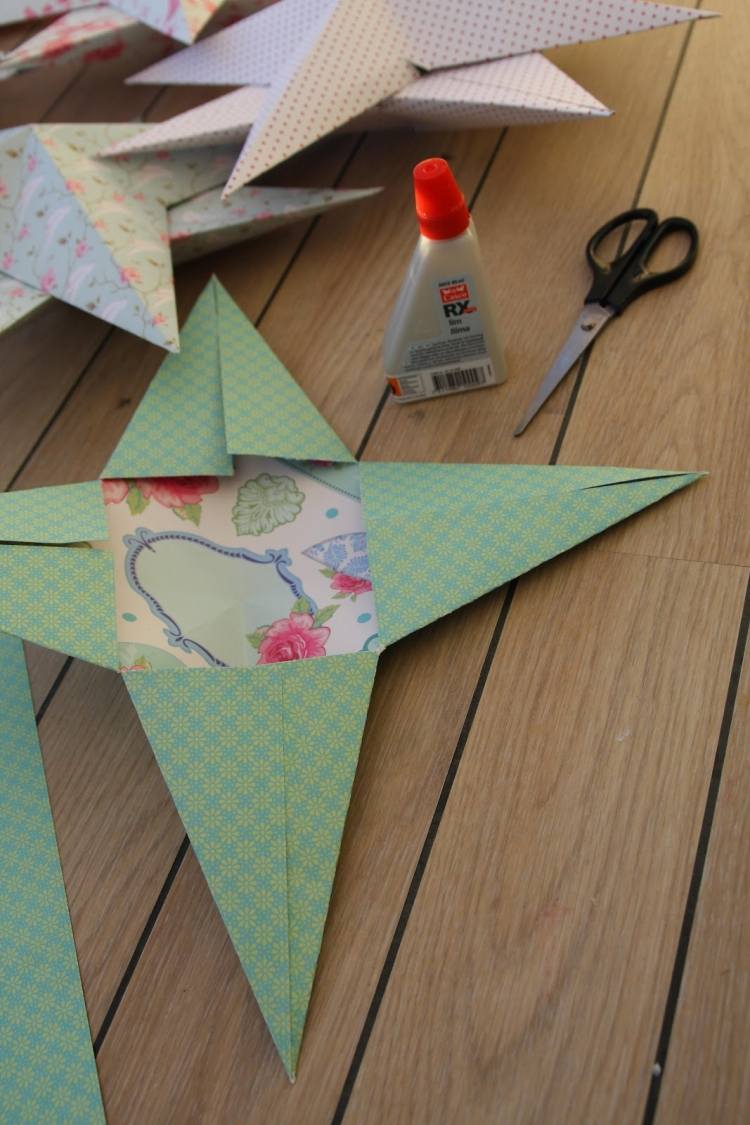 origami-natal-estrela-dobramento-instruções-3d-efeito-vara-no-papelão