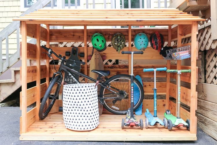 Idéias para uma garagem de bicicletas de madeira para construir você mesmo