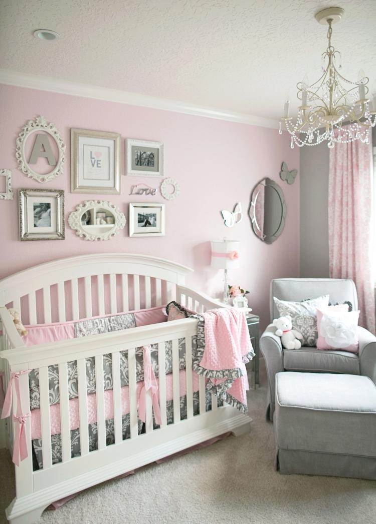 papel de parede original-infantil-quarto-design-bebê-menina-branco-rosa-lustre