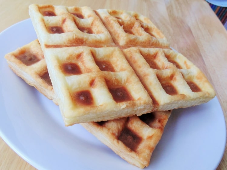 Receitas rápidas de waffle com massa folhada - croissants ou bolinhos