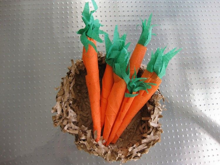 easter-decoration-craft-ideas-children-carrot-crepe-paper-baskets